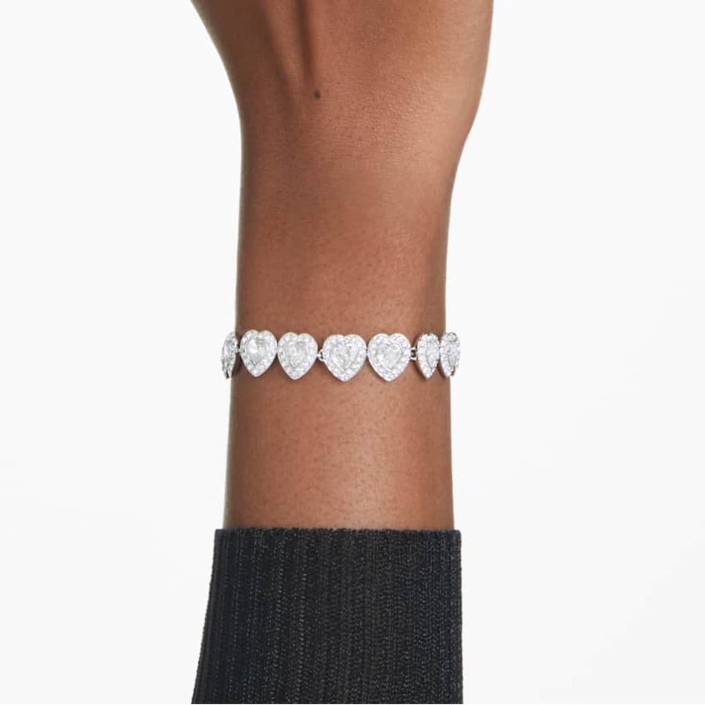 New White gold plated Heart Bracelet 🤍
